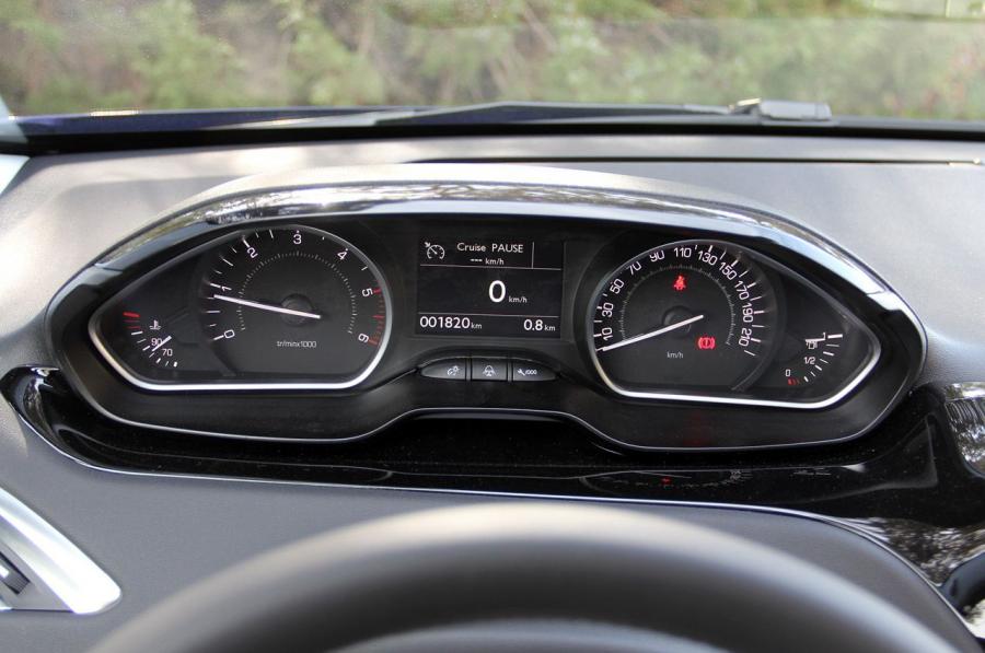  Peugeot 208 5-Door 2012 года  (фото 16 из 73)